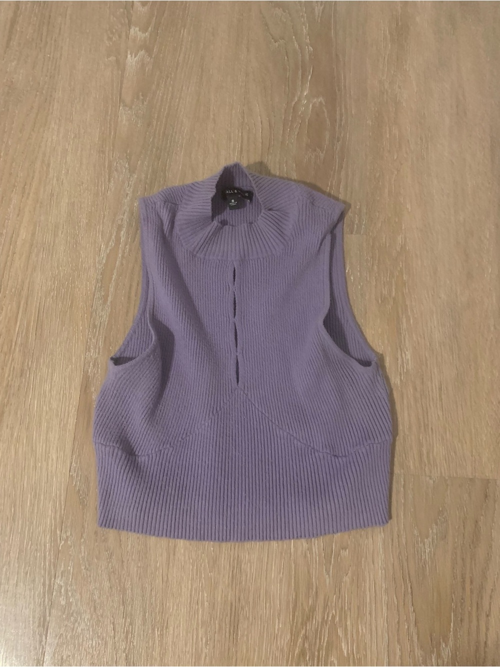 Kendall & Kylie Ribbed Sleeveless Mock Neck Crop Top - Lavender Size S